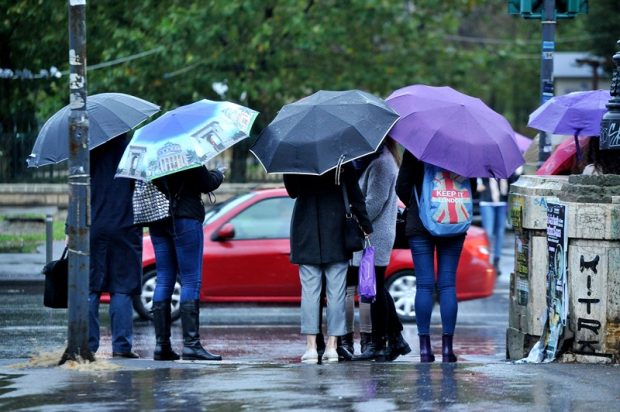 București și zece județe, sub cod portocaliu de furtuni. Harta zonelor unde va ploua torențial
