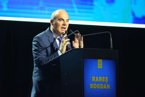 „Rareș Bogdan, ce-ar fi să nu mai faci scenete ieftine cu «rugăminți» către privații din sănătate?”