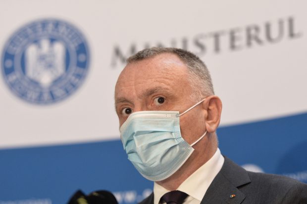 Sorin Cîmpeanu, în a doua zi de administrare a testelor de salivă: Mai sunt doar aproximativ jumătate din numărul total de teste necesare pentru ziua de luni