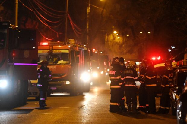Incendiu puternic la un apartament din București. 20 de persoane au fost evacuate