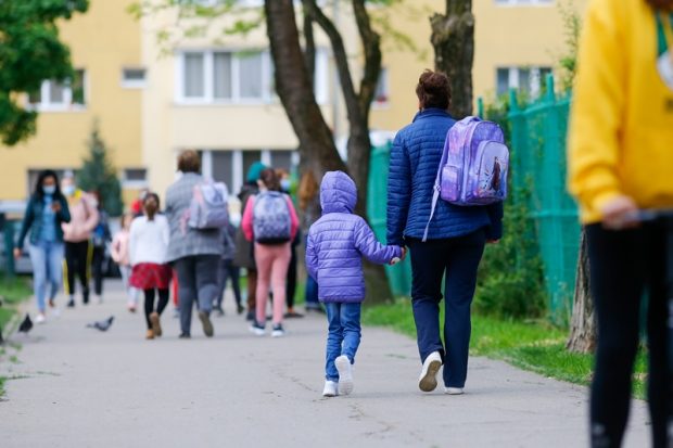 Rafila susține menținerea școlilor deschise. „Una e să le închizi pe perioade scurte, alta pe luni de zile”