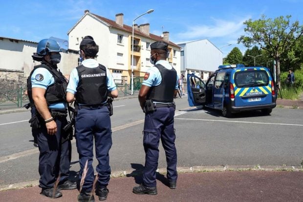 Mărturia șocantă a unui fost polițist francez, în biletul de adio: „Sunt un criminal în serie și violator”