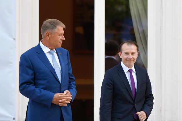 Marșul triumfal al nebuniei. Sau ca și cum te-ai aștepta ca Napoleon Iohannis să-l potolească pe Superman Cîțu