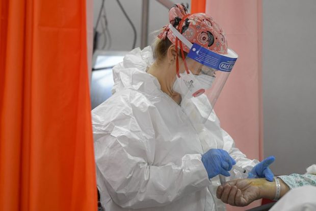 Un băiat de 14 ani și patru tineri din grupa de vârstă 20-29 de ani, cu comorbidități și nevaccinați, au murit de COVID-19