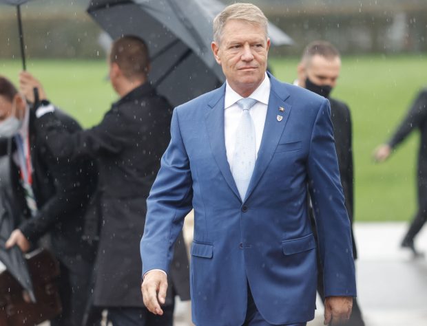 „Neimportanții” lui Iohannis și „Golanii” lui Iliescu