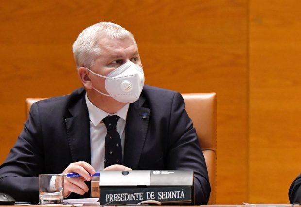Liniște! Se degetalizează