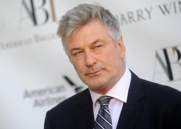 Associated Press: Alec Baldwin ar putea fi acuzat ca producător, după ce a omorât accidental o persoană pe platoul de filmare
