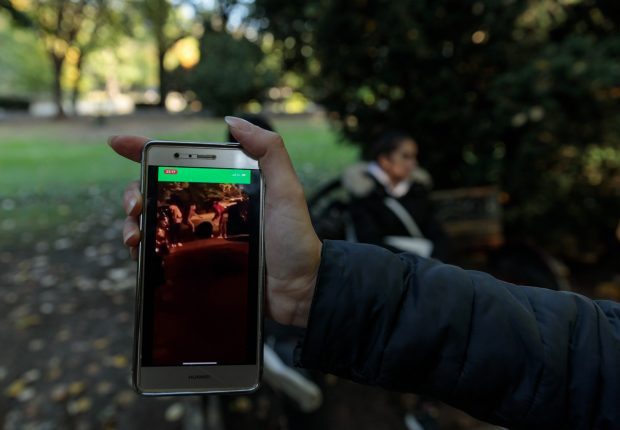 „Poliția nu o să facă nimic”. Fată de 17 ani, bătută crunt în miez de București, la doi ani după ce a fost snopită, iar dosarul a stagnat. Noua agresiune, filmată