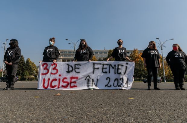 33 de femei au fost ucise de un membru al familiei anul acesta. Protest față de violența domestică în București