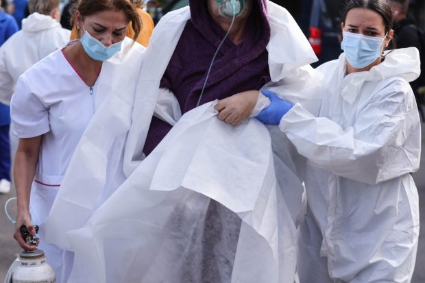 Cărți inteligente și spitale ucigașe. Cum să se deștepte românii într-o țară care oferă condiții medicale de lumea treia?