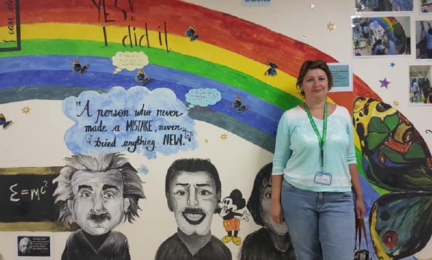Cum a ajuns o româncă să fie nominalizată la „Oscarul profesorilor”. Mirela Tanc predă literatura folosind jocurile Minecraft și Fortnite