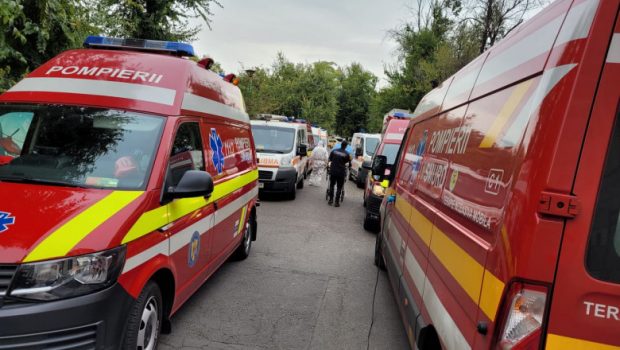 Coadă de ambulanțe în fața Spitalului Universitar. Nu mai e niciun loc liber nici în saloane, nici la ATI