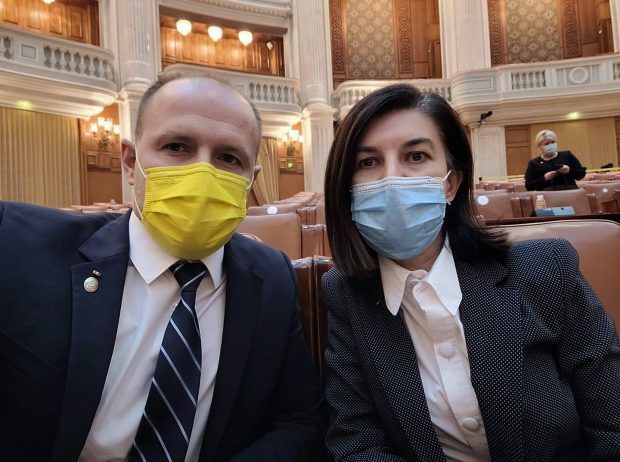 Doi liberali au votat guvernul Cioloș: „PNL nu mi-a dat nicio soluție”