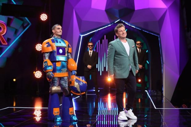 Cât de greu i-a fost lui Marian Drăgulescu să se transforme în Robotul de la „Masked Singer”. „Abia respiram prin mască”