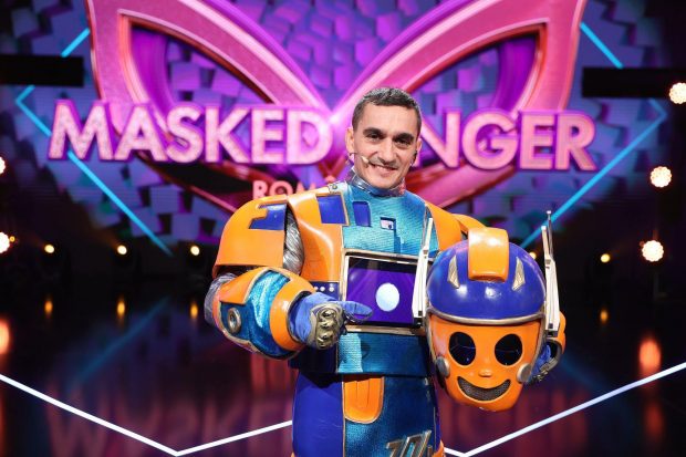 Marian Drăgulescu, sub masca Robotului de la „Masked Singer România”, sezonul 2: „Iubita mea m-a recunoscut din prima”