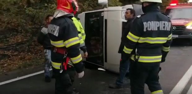 Un microbuz s-a răsturnat pe o șosea din Cluj. Şase pasageri au ajuns la spital