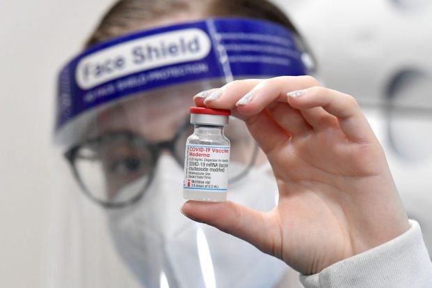 EMA evaluează o posibilă legătură între vaccinul Moderna și o afecțiune gravă foarte rară