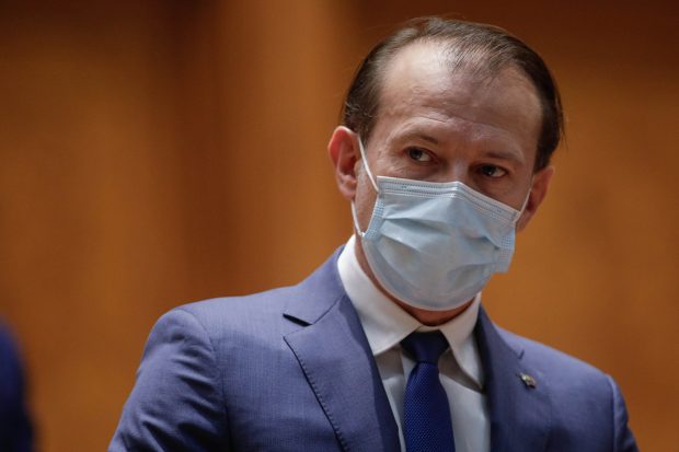 Românii nevaccinaţi plătesc impozite statului. De ce premierul Cîțu susține că testele lor ar fi achitate de cei vaccinați?