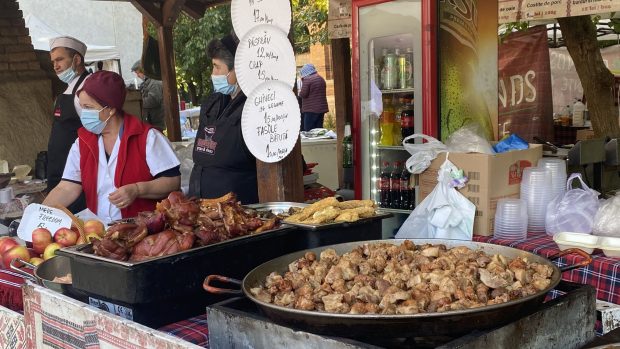 Târgul „Recolte de toamnă” la MȚR:  Sarmale muntenești, pastramă de berbecuț, mere, pere și must proaspăt