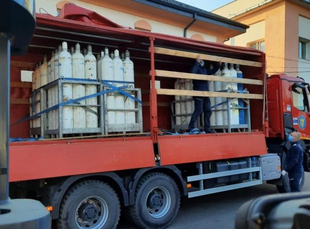 Medicii din Iași, apel disperat pentru oxigen. După ce au anunțat că mai au stoc pentru cinci ore, au primit rezerve suficiente până mâine