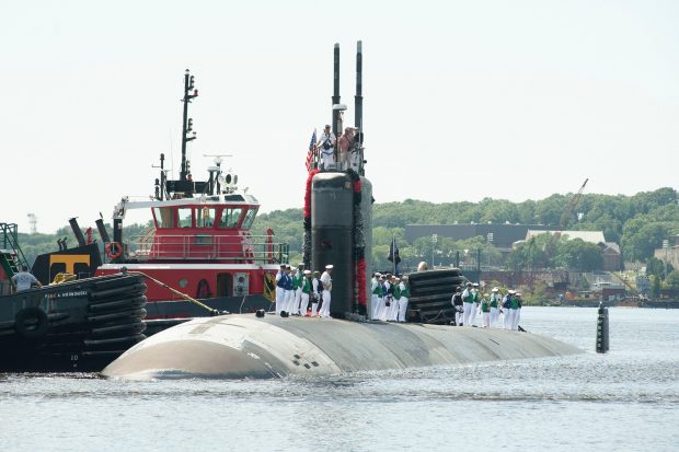 Submarinul american Connecticut  s-a ciocnit cu un obiect „neidentificat” în Marea Chinei de Sud. Mai mulți membri ai echipajului au fost răniți