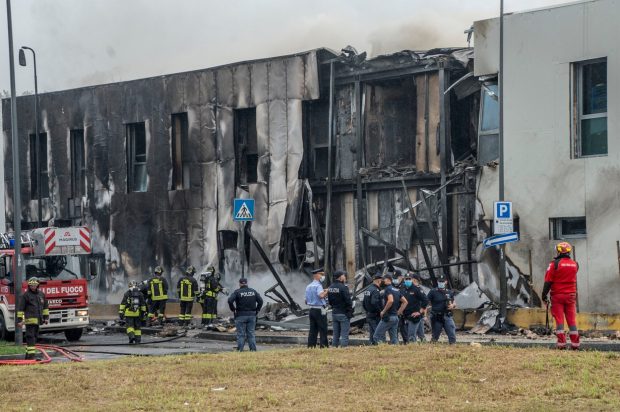Doi români morți în avionul prăbușit lângă Milano, transmite MAE