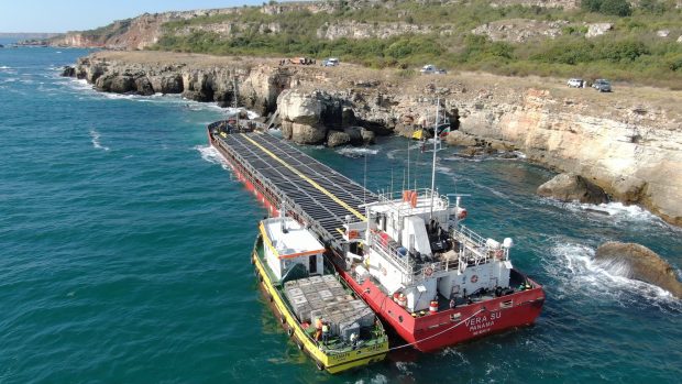 Pericol de dezastru ecologic în Marea Neagră. Un cargou încărcat cu mii de tone de îngrăşământ chimic s-a scufundat