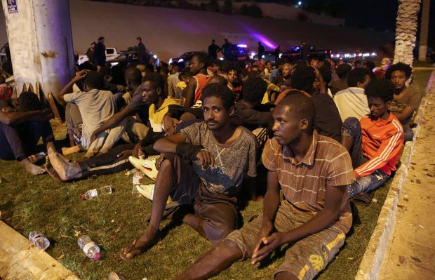 Șașe migranți africani au fost uciși de gardienii libieni într-un centru de detenție din Tripoli
