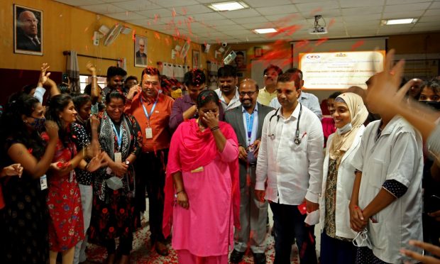 India a sărbătorit cu cântece și dansuri administrarea unui miliard de doze de vaccin anti-COVID. Multe restricții, ridicate