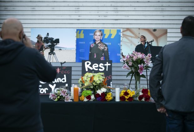 Armuriera filmului „Rust” spune că nu ştie de unde au apărut gloanţele reale în pistolul folosit de Alec Baldwin