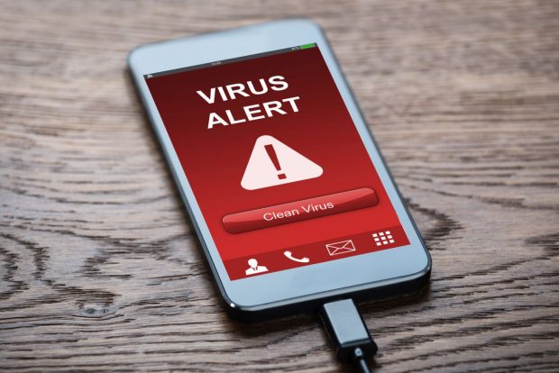 Cum îți protejezi telefonul de viruși și hackeri – 10 sfaturi de care să ții cont