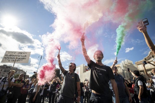 Misiune dificilă a guvernului italian: interzicerea grupărilor neofasciste, după violențele din weekend