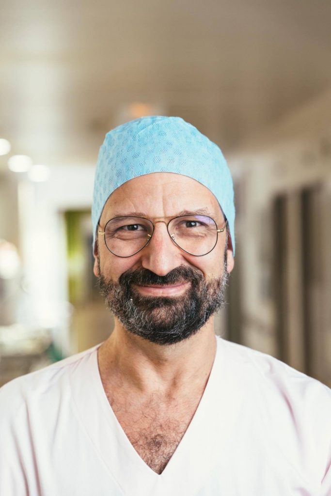 Rețeta Franței pentru a accelera vaccinarea: „Persoanele cu idei ciudate despre vaccin au avut acces limitat la TV”
