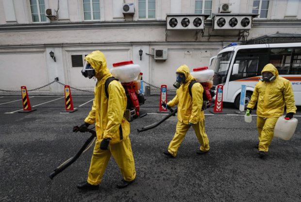 „Culegi ce semeni”. Cum a ajuns Rusia, la fel de slab vaccinată ca România, să înregistreze zilnic bilanțuri COVID tot mai sumbre