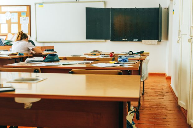 Anchetă la o școală din Focșani, după ce un elev de clasa a VII-a a fost bătut în toaletă de doi colegi