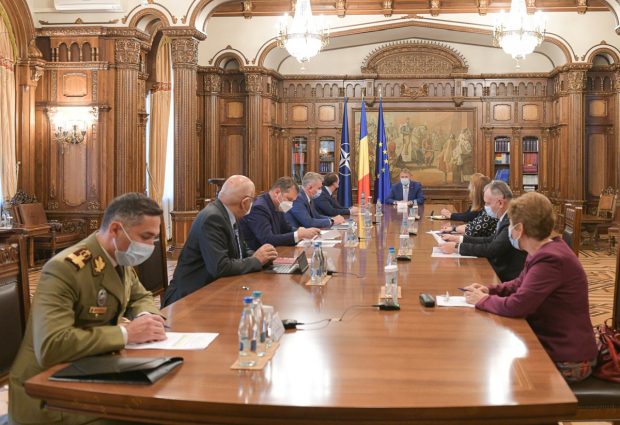 ÎN CURÂND. Klaus Iohannis anunță noile restricții, decise în urma consultărilor