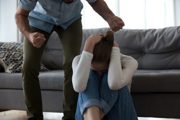 RAPORT. Peste 400 de femei au fost ucise în familie, în România, în ultimii 8 ani. De 16 ori mai multe decât soldații români uciși în Afganistan