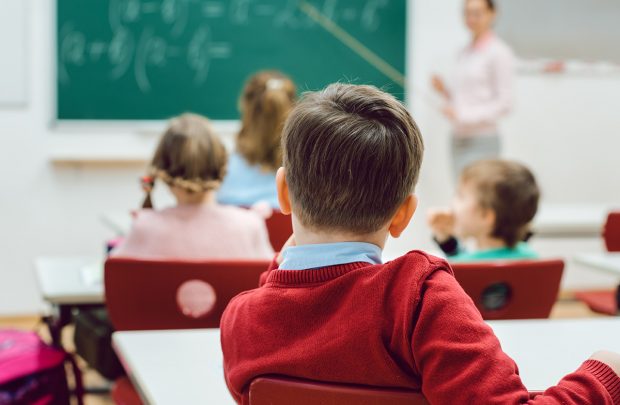Mai multe asociații ale elevilor cer cursuri cu prezență fizică, doar în localitățile cu incidența sub 6