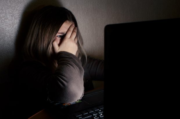 Metodele prin care un tânăr din Târgoviște racola și șantaja minore pe net. Judecat în stare de arest, după sesizarea unei mame