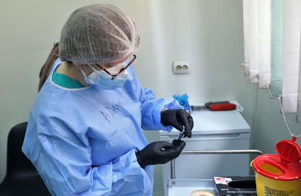 Bărbat cu Covid ieșit din izolare să se vaccineze din nou, în Botoșani. A fost anunțată poliția