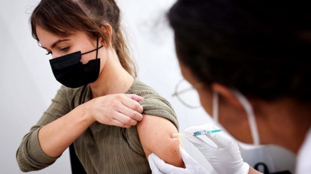 Cel mai mic număr de persoane vaccinate cu prima doză din ultimele trei luni