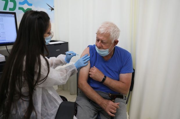 Vaccinarea cu a treia doză este „imorală”, acuză OMS. „Trebuie să se oprească”