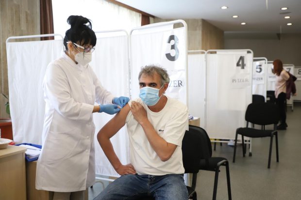 Număr fără precedent de vaccinări în România. Peste 110.000 de români s-au imunizat cu prima doză