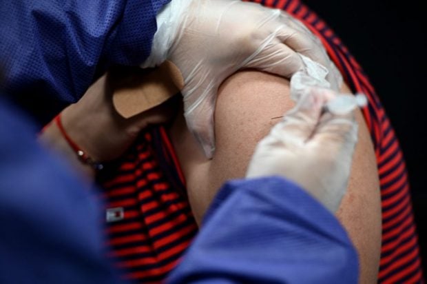Agenția Europeană a Medicamentului: Nu e exclus ca persoanele vulnerabile să poată beneficia de o a patra doză de vaccin anti-COVID