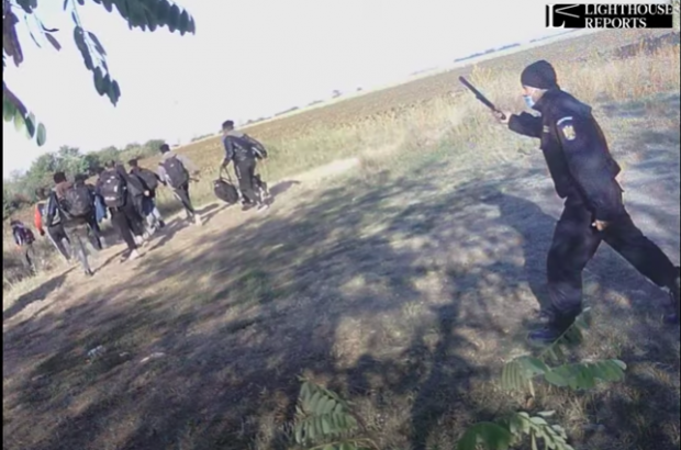 O investigație internațională dezvăluie cum vameșii români îi alungă pe refugiați în Serbia. Ce spune Poliția de Frontieră