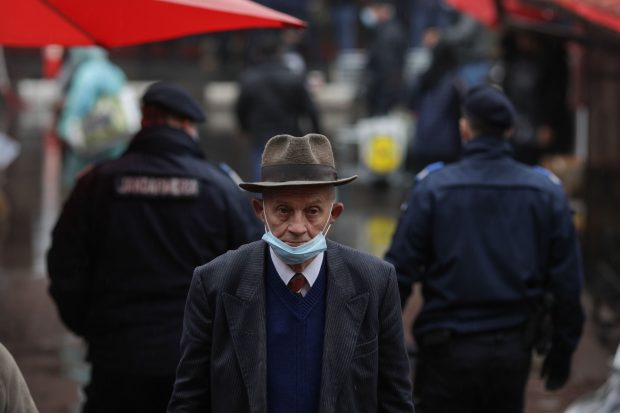 Controale în piața Obor din București. Se verifică dacă măsurile anti-COVID sunt respectate
