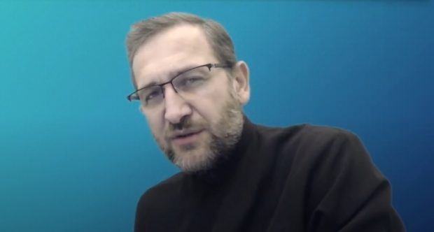 Părintele Patriciu Vlaicu din Bruxelles, apel la vaccinare: „Eu aș asemăna acest vaccin cu o vestă antiglonț pe care o poartă cineva care este expus”