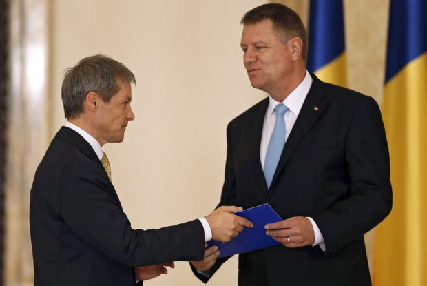 Politologul Cristian Pîrvulescu: „În mare măsură, Iohannis l-a desemnat premier pe Cioloș ca să-l compromită și să-l izoleze”