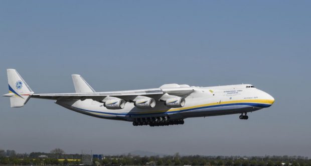 Cel mai mare avion din lume aterizează la București. Ce zboruri va face aparatul Antonov-225