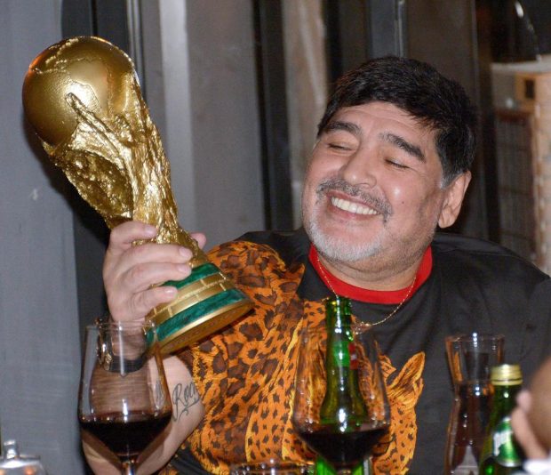 Fostul avocat al lui Diego Maradona: „A fost umflat şi umflat cu o medicaţie greşită până când inima sa a explodat”